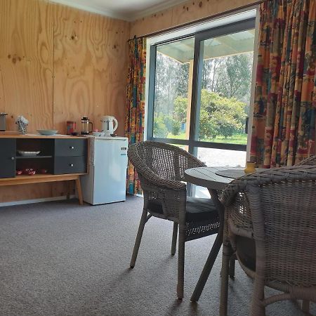 Hotel Pin Oaks Whanganui Esterno foto