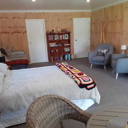 Hotel Pin Oaks Whanganui Esterno foto