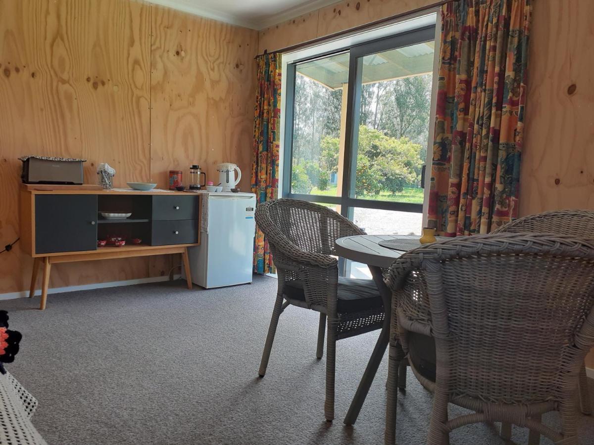 Hotel Pin Oaks Whanganui Esterno foto