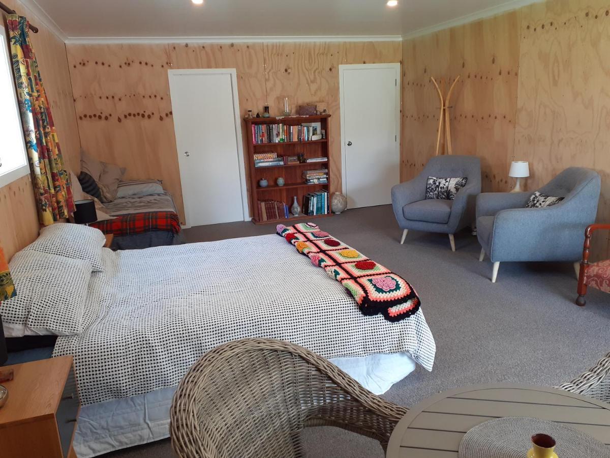 Hotel Pin Oaks Whanganui Esterno foto