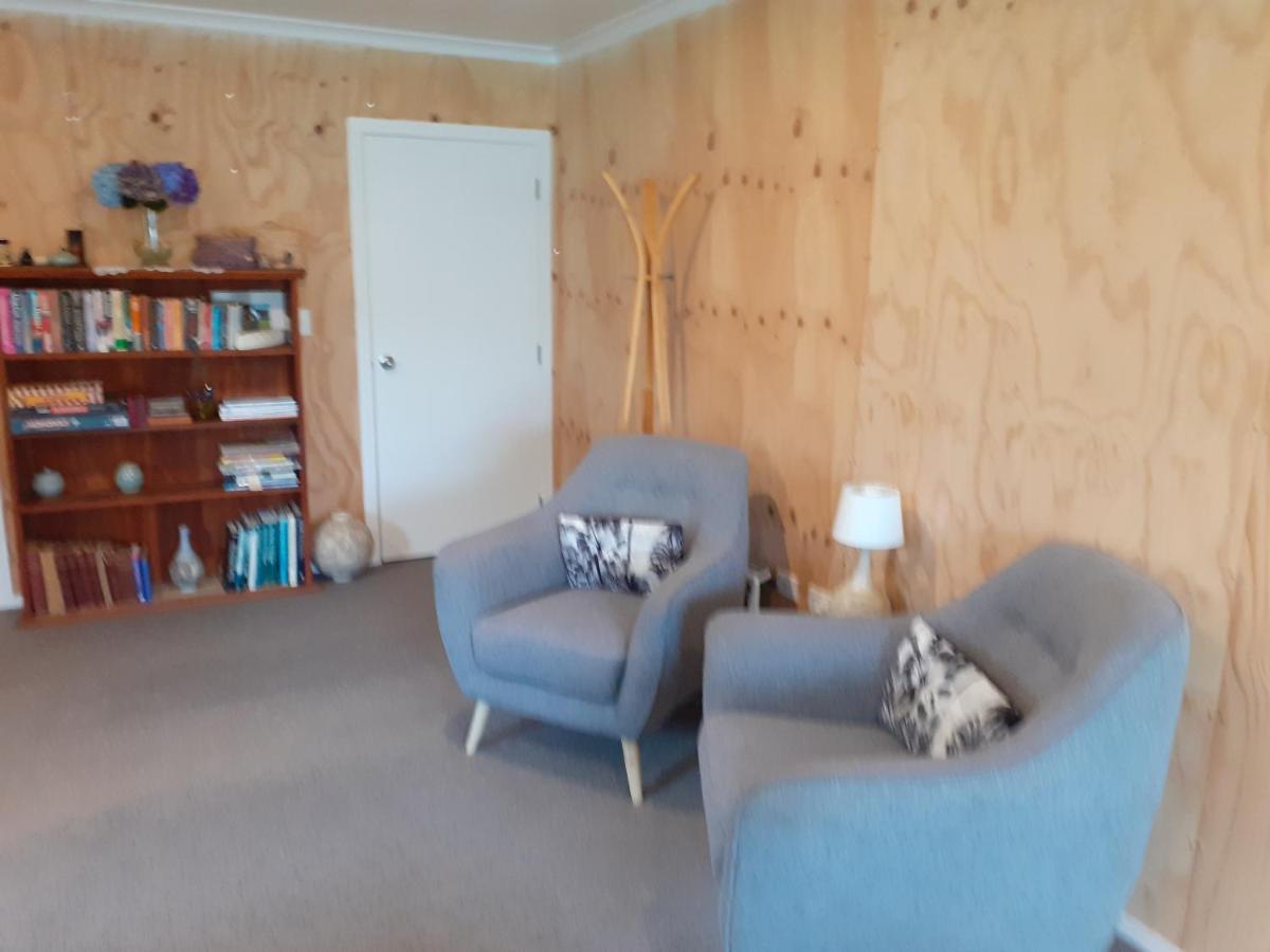 Hotel Pin Oaks Whanganui Esterno foto